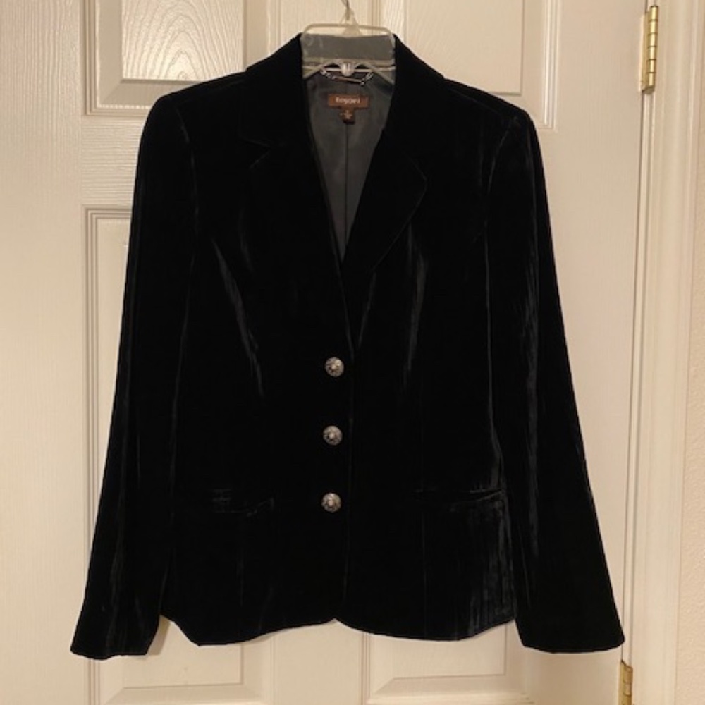 Tesori Black velvet blazer - Like New!